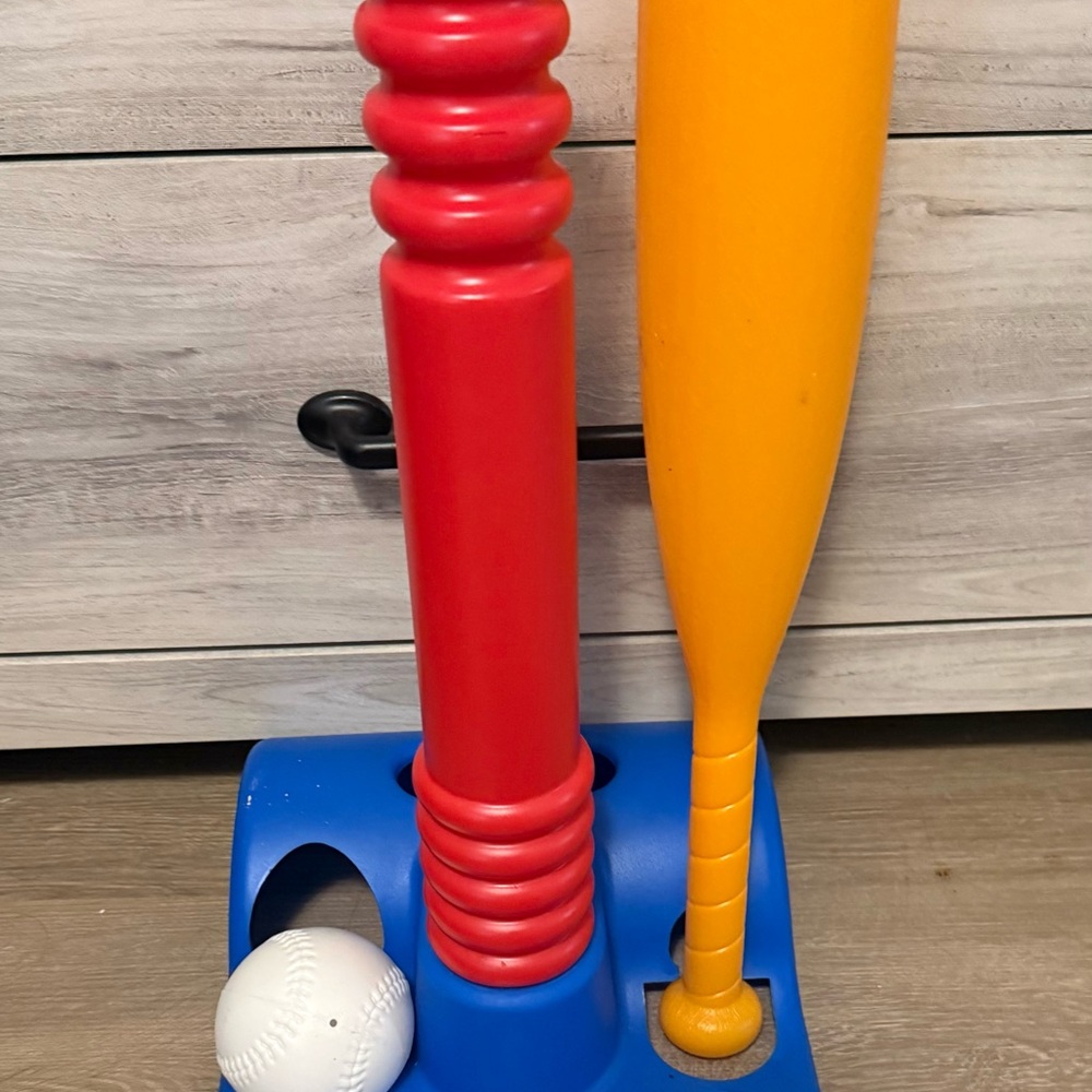 Vibrant Baseball Playset with Red and Yellow Bats